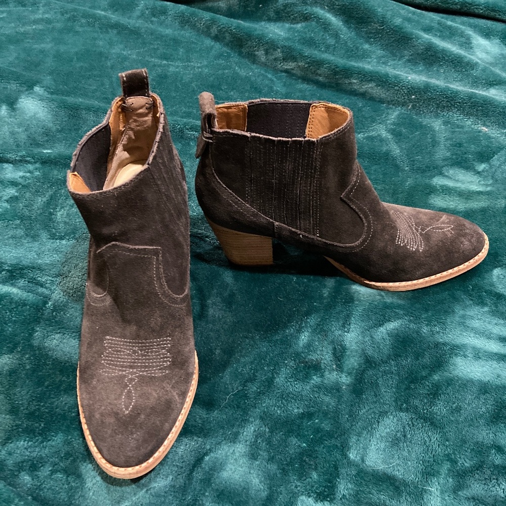Woman’s dolce vita ankle boots